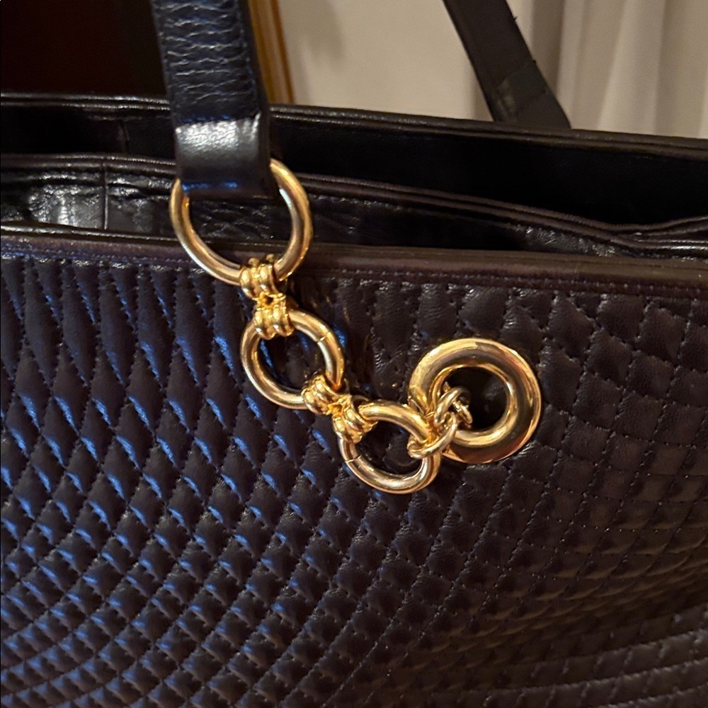 Bally Luxury women’s hand bag in excellent condition - Picture 3 of 16